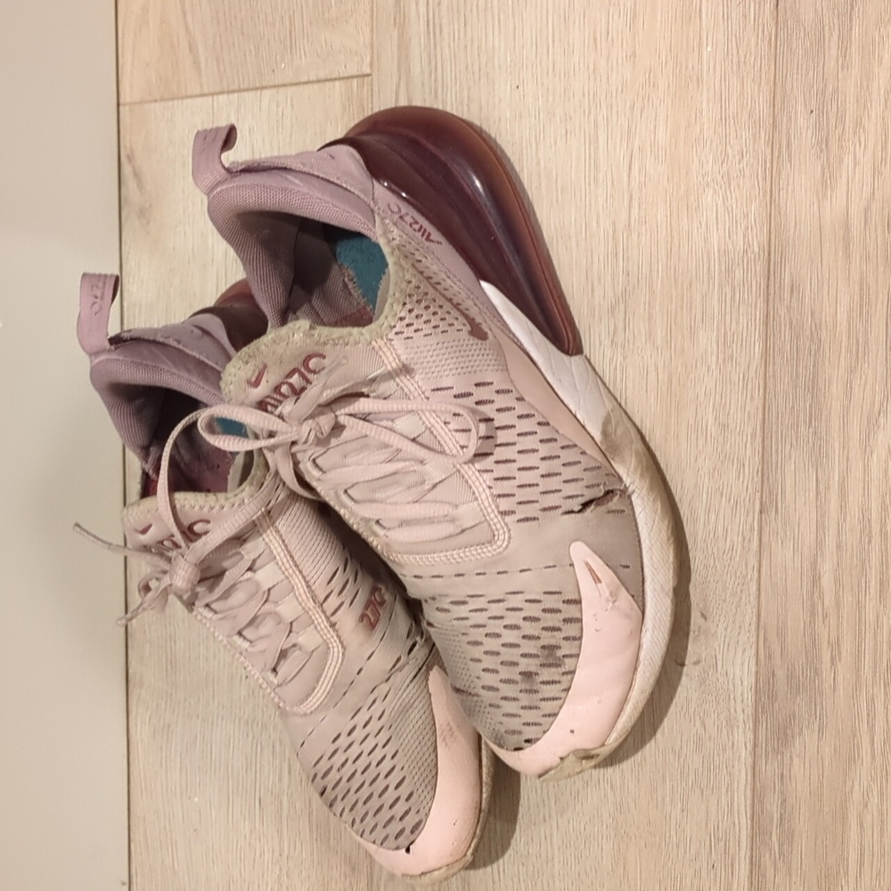 COPY - Nike Air 270s